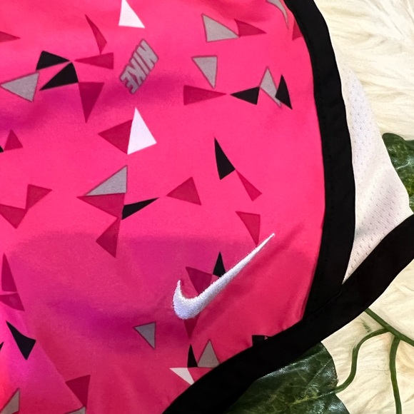 NIKE YOUTH GIRLS DRI-FIT SHORTS - SIZE XS - 3-4 YRS. - BLACK|PINK|WHITE - Picture 10 of 11